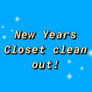 ✨Make offers or shop on newly discounted clothing!